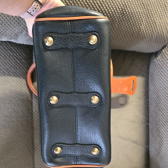 Classic Black and Tan Leather Bag - Picture 8 of 9